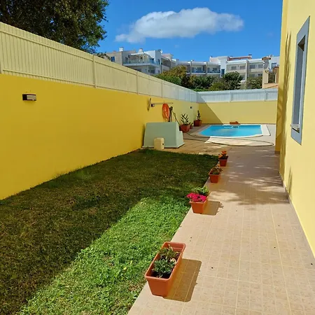 Vivenda V3 Encantadora Em Βίλα