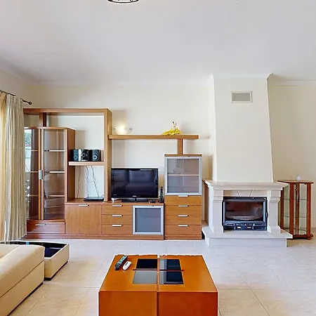 Vivenda V3 Encantadora Em * Αλμπουφέιρα