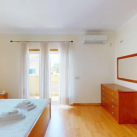 Vivenda V3 Encantadora Em Albufeira